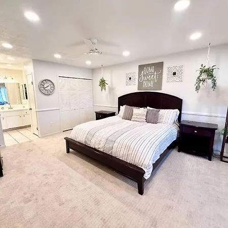 Apartment Water View - Walkable *
