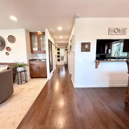 Water View - Walkable Apartment *