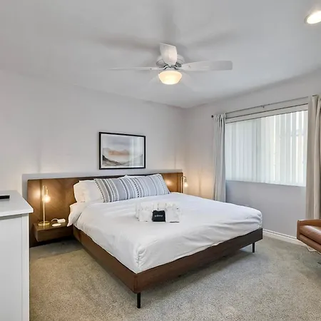 90 Walk Score - Steps To & Dining - Reserved Parking * Carlsbad