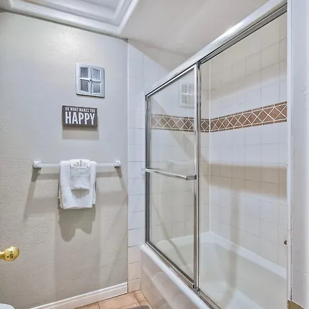 La Costa Pool Bbq Gated Parking Apartment