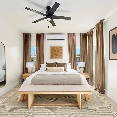 Coastal Escape Walk To Beach, Hot Tub, Fire Pits Holiday home Carlsbad