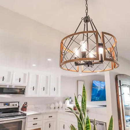 Beachfront In - Remodeled Holiday home *