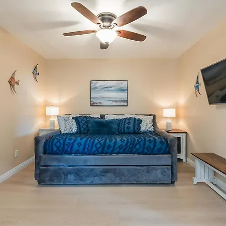 Holiday home Beachfront In - Remodeled *