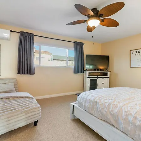 Beachfront In - Remodeled *
