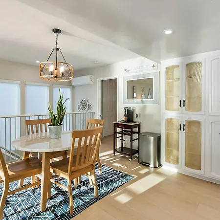 Beachfront In - Remodeled Holiday home
