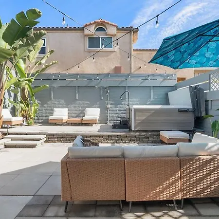 Beachfront In - Remodeled Holiday home *