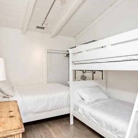 3690 Boulevard - Entire *