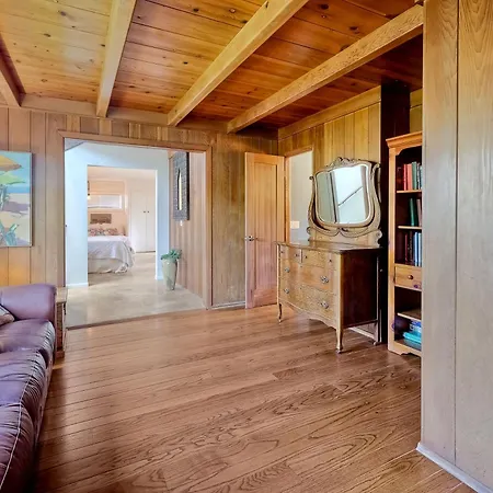 5051 Shore Drive Holiday home