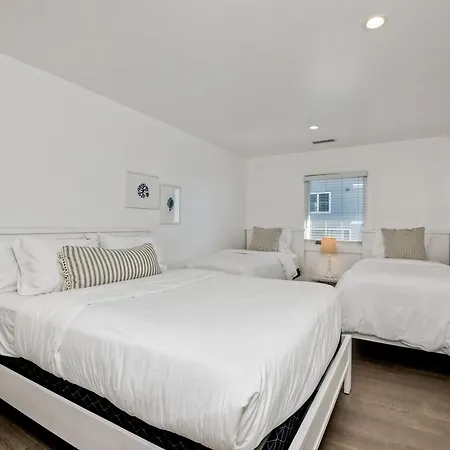 Holiday home 3636 Blvd - Upper *