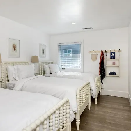 Holiday home 3636 Blvd - Upper *