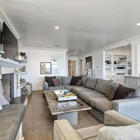 3636 Blvd - Upper Holiday home *
