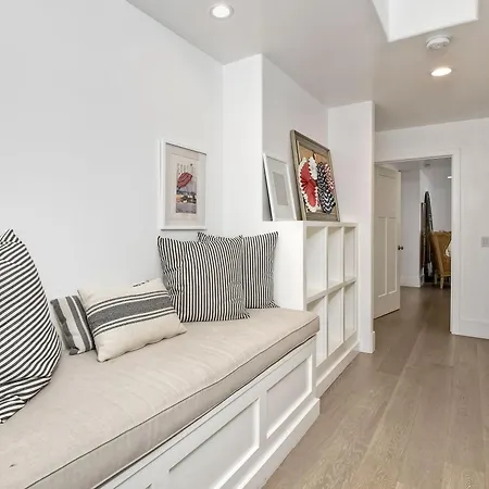Holiday home 3636 Blvd - Upper *
