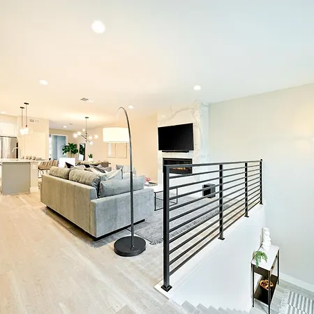 343 Oak Avenue *