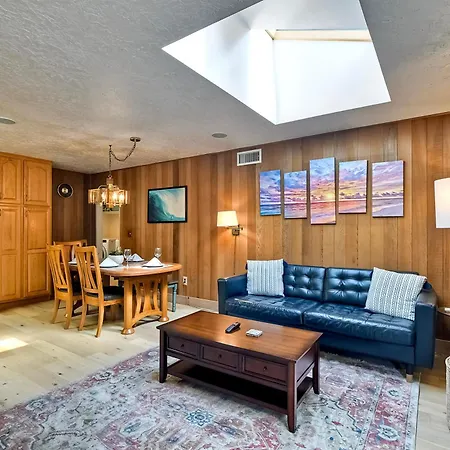 Holiday home Hot Tub, Fire Pit, Bbq, Shuffleboard, Walk To