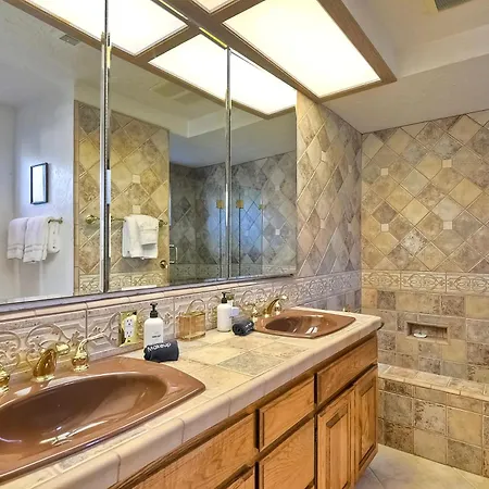 Hot Tub, Fire Pit, Bbq, Shuffleboard, Walk To Holiday home *