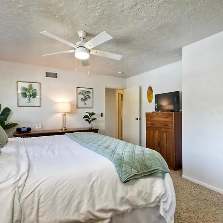 Hot Tub, Fire Pit, Bbq, Shuffleboard, Walk To Holiday home *