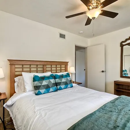 Holiday home Hot Tub, Fire Pit, Bbq, Shuffleboard, Walk To *