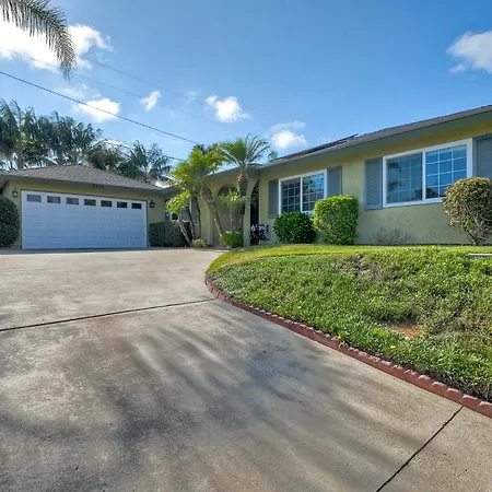 Hot Tub, Fire Pit, Bbq, Shuffleboard, Walk To Holiday home Carlsbad