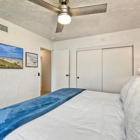 Hot Tub, Fire Pit, Bbq, Shuffleboard, Walk To