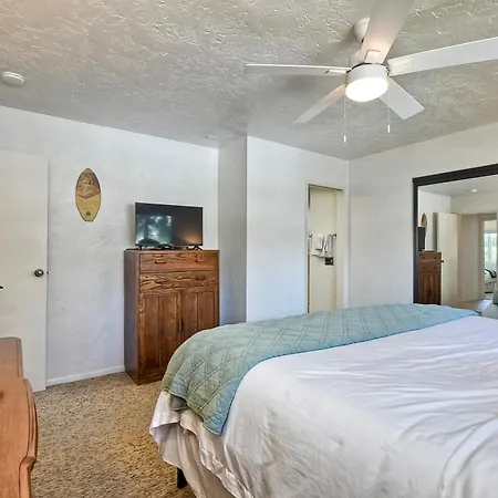 Hot Tub, Fire Pit, Bbq, Shuffleboard, Walk To *