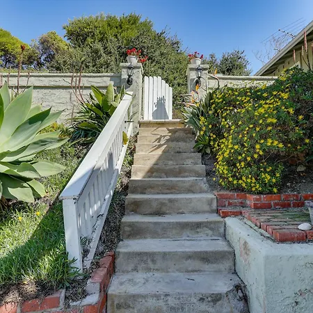 Apartment 2 Mi To Beach Apt With Deck And Fire Pit In Carlsbad! Carlsbad