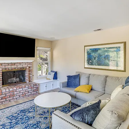 2 Mi To Beach Apt With Deck And Fire Pit In Carlsbad! * Carlsbad