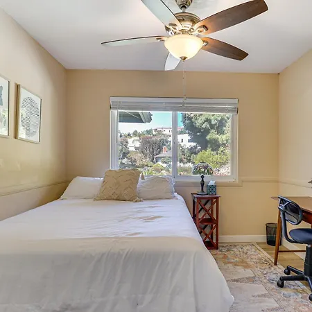 2 Mi To Beach Apt With Deck And Fire Pit In Carlsbad! Carlsbad