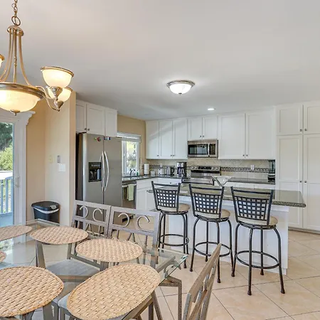2 Mi To Beach Apt With Deck And Fire Pit In Carlsbad! * Carlsbad