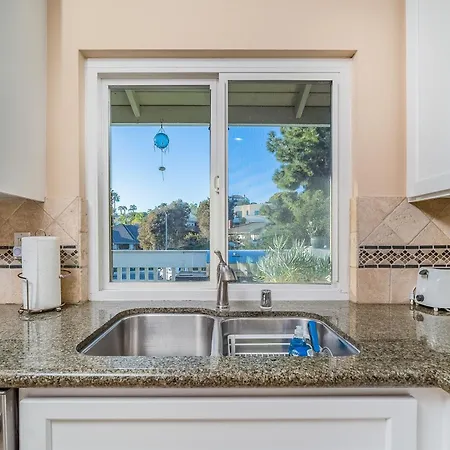 Lagoon Coastal Retreat Holiday home *