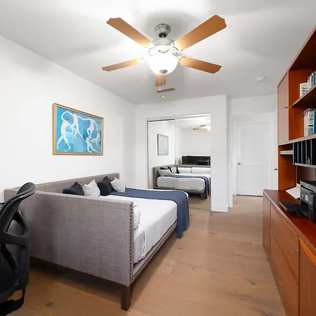Holiday home Water Views On Every Floor For Multi - Walk To The