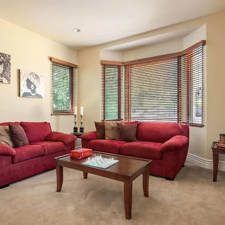 7br Estate With Pool Firepit & Views Holiday home