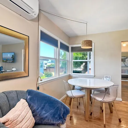 Holiday home Walk 2 Beach, Ev Charger, Outdoor Dining, 2 Units *