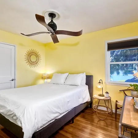 Holiday home Walk 2 Beach, Ev Charger, Outdoor Dining, 2 Units Carlsbad
