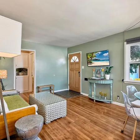Walk 2 Beach, Ev Charger, Outdoor Dining, 2 Units Holiday home