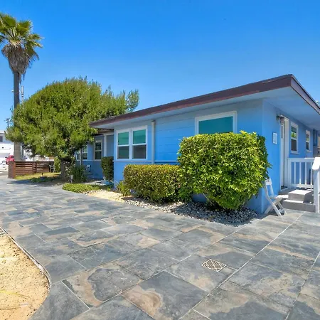 Holiday home Walk 2 Beach, Ev Charger, Outdoor Dining, 2 Units