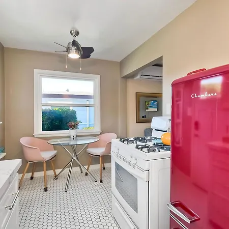 Walk 2 Beach, Ev Charger, Outdoor Dining, 2 Units Holiday home Carlsbad