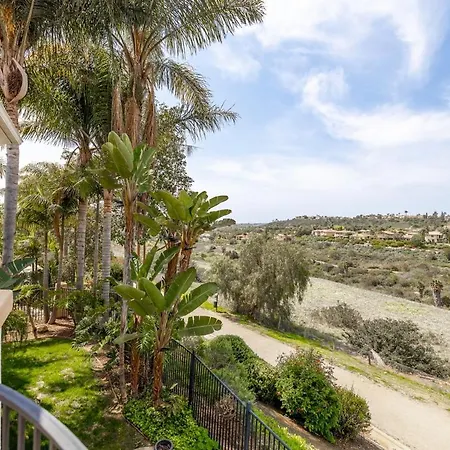 Spacious Luxury In Gated Community With Pool & Scenic Views Holiday home Carlsbad