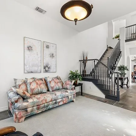 Spacious Luxury In Gated Community With Pool & Scenic Views Carlsbad