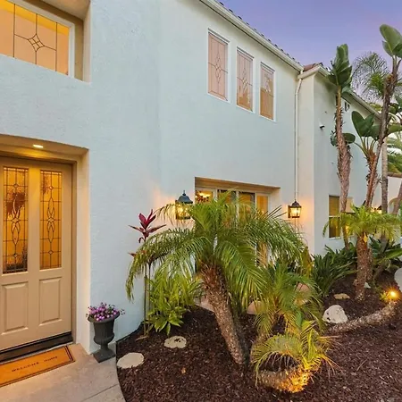 Spacious Luxury In Gated Community With Pool & Scenic Views Carlsbad