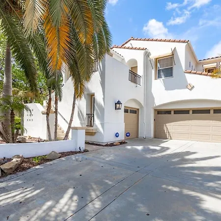 Spacious Luxury In Gated Community With Pool & Scenic Views