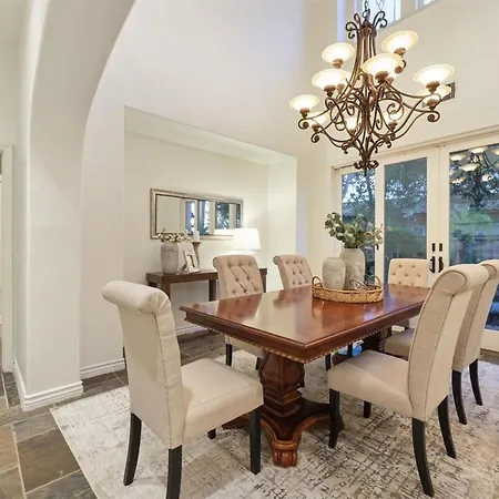 Spacious Luxury In Gated Community With Pool & Scenic Views *