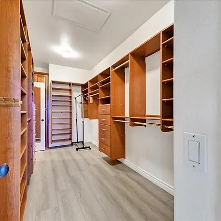 Spacious Luxury In Gated Community With Pool & Scenic Views Holiday home *