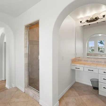 Spacious Luxury In Gated Community With Pool & Scenic Views *
