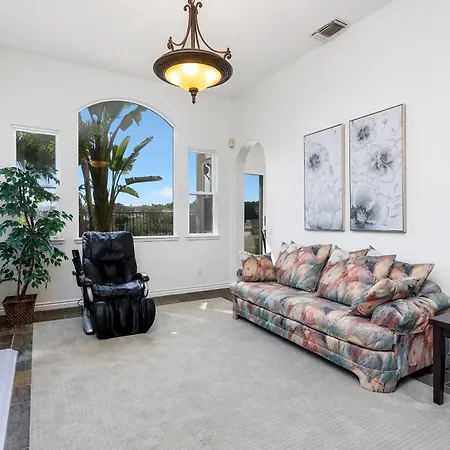 Spacious Luxury In Gated Community With Pool & Scenic Views Carlsbad