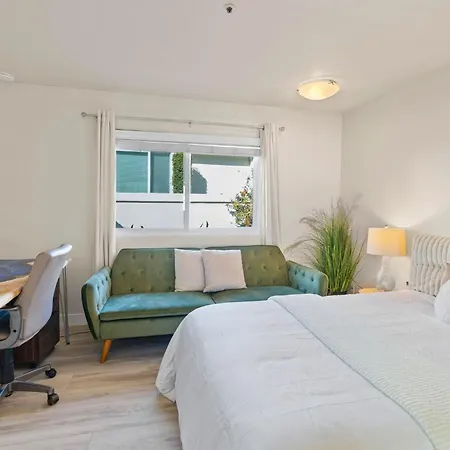 Retreat By The Sea -30-night Minimum Holiday home Carlsbad