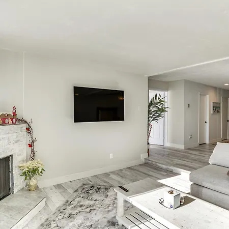 Holiday home Waterfront W/ Dock Access In Carlsbad! *