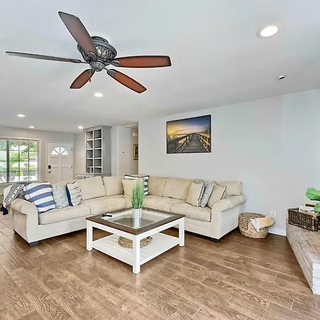 Charm - 3br Stunner *