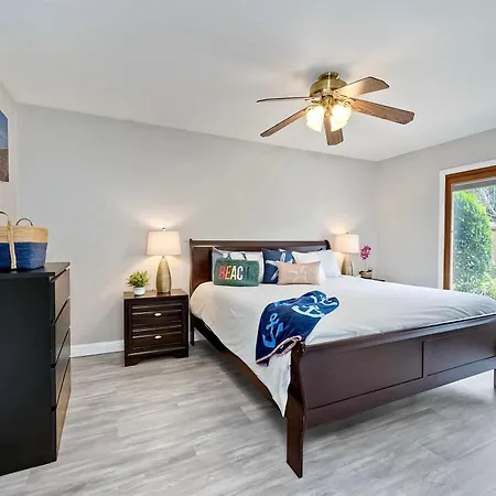 Charm - 3br Stunner