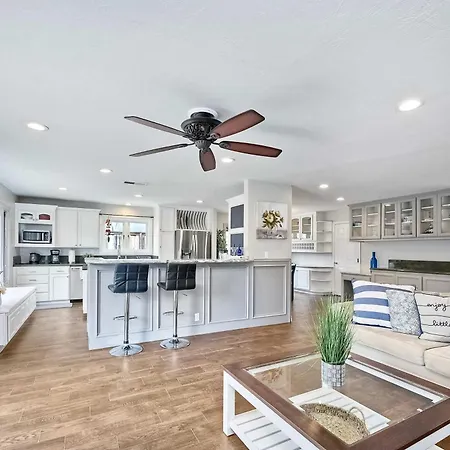 Charm - 3br Stunner *