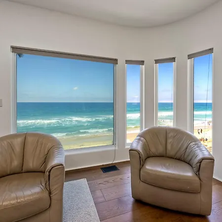 Direct Access, Views, 2br Upper Unit Holiday home
